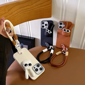 Elegante iPhone 16 Pro Max Hülle mit 3D-Hundedesign und praktischer Handgelenkschlaufe