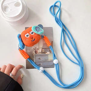 Détail de la lanière de téléphone chien en peluche avec cordon orange et clip réglable
