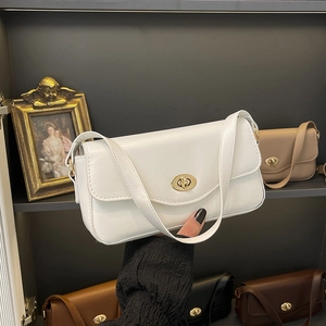 Borsa a tracolla bianca minimalista con chiusura a scatto dorata e tracolla fine