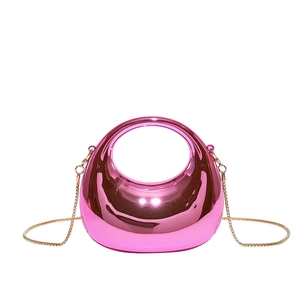 Mini Metallic Pink Acryl Abendtasche mit goldener Kette und rundem Ringgriff