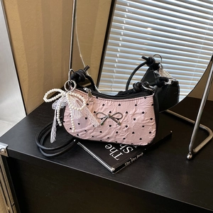 Pink heart-print shoulder bag with silver bow and pearl lace pendant accessory