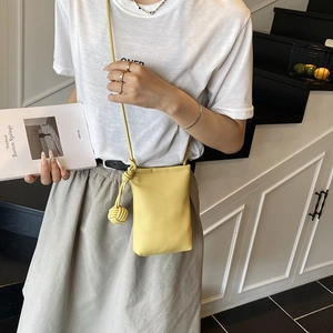 Mini sac bandoulière jaune pour téléphone avec bandoulière à nœud tressé élégant