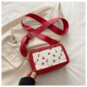 Bolso bandolera cuadrado rojo y blanco moderno con estampado de cerezas y correa ancha