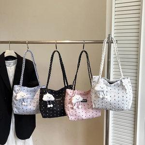 Quilted Tote Bag For Women Bubble Texture Shoulder Bag With Mini Bow Knot Pattern And Cloud Plush Pendant Kawaii Casual