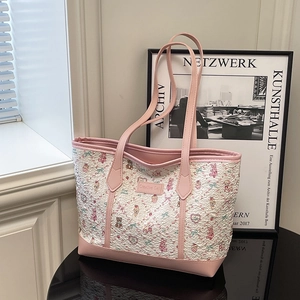 Pink printed tote bag with cute bear patterns and large capacity for daily commuting
