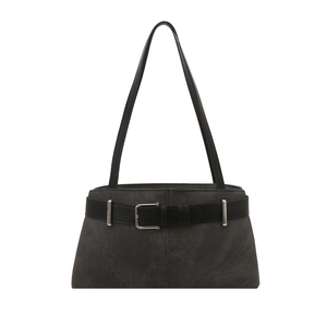 Sac sous le bras minimaliste en daim gris foncé avec ceinture cuir et boucle argent
