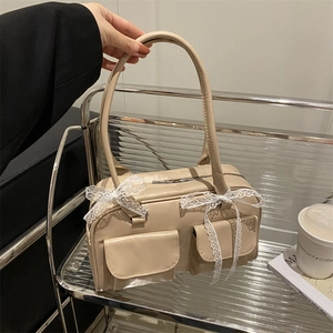 Sac Boston en similicuir beige avec nœuds en dentelle et grande capacité de rangement