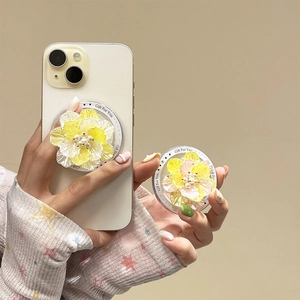Detail of 3D shell flower phone socket with pearl center and Gift For You text