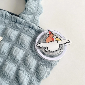 Detail van een schattige acryl capibara die op een vogel rijdt uitschuifbare telefoongreep