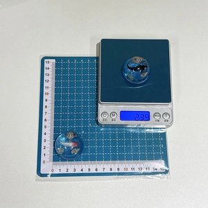 Macro detail of cute conch and koi fish phone holder showing weight and 4cm dimensions