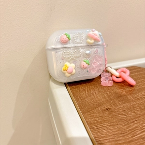 Custodia trasparente AirPods con perle fragola e ciondolo orsetto rosa gommose