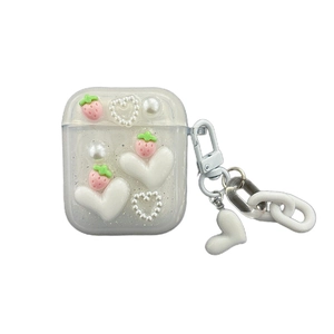 Custodia glitterata per AirPods con ciondoli a fragola cuore e catena di perle