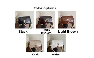 Sélection de coloris pour sacs à bandoulière avec boucle dorée en forme d'arche