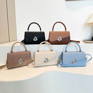 Women Crossbody Bag PU Leather Woven Flap Heart Metal Buckle Top Handle Retro Chic Shoulder Handbag Contrast Color