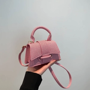 Mini sac à main rose en tissu tissé avec poignée rigide et détail noué sur le rabat