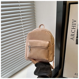 Mini zaino rosa in pelle PU tenuto a mano con tasca frontale e manico superiore fisso