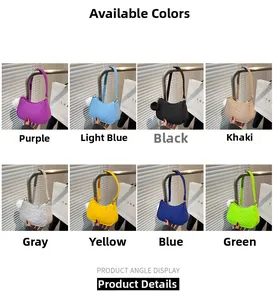 Vue détaillée des options de couleurs pour le sac bandoulière rétro avec pompon
