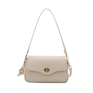 Sac à bandoulière carré minimaliste ivoire pour femme avec fermoir rotatif doré en cuir