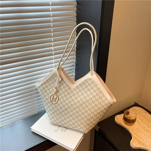 Sac fourre-tout vintage beige avec coupe en V et imprimé monogramme M élégant pour femmes