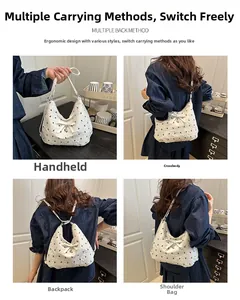 Quatre styles pour ce sac seau blanc à nœud : porté main, bandoulière et sac à dos