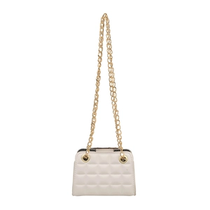 Sac à bandoulière matelassé beige avec chaîne dorée et design rétro élégant