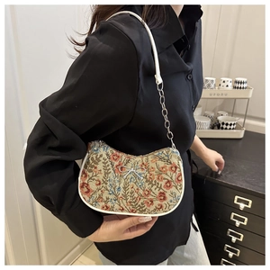 Sac sous le bras en jacquard floral avec nœud argenté et garniture en cuir blanc chic