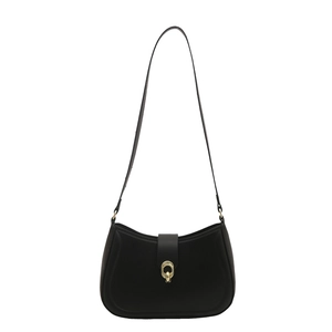 Borsa a spalla a mezzaluna nera con elegante fibbia ad anello dorata e tracolla sottile