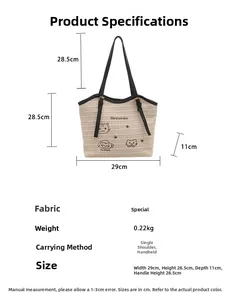 Detailed dimensions of a woven straw tote bag with cartoon cat print and adjustable strap