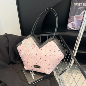 Pink bubble texture tote bag with black bow patterns and elegant pearl lace charm