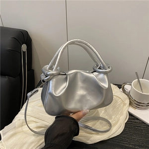 Borsa a nuvola increspata argento metallizzato con manico ad anello e tracolla