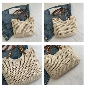 Dettaglio della borsa tote intrecciata color crema con manici in pelle marrone e rivetti