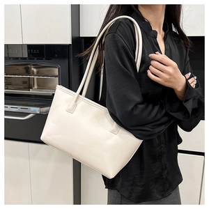 Close-up of cream white tote bag showing premium leather texture on shoulder