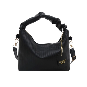 Sac à main noir plissé avec poignée torsadée et détails dorés élégants