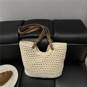 Grand sac fourre-tout au crochet blanc cassé avec anses marron pour les vacances à la plage