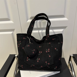 Sac fourre-tout en velours côtelé noir à broderies cerises et petit porte-monnaie