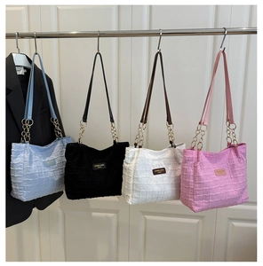 Four large capacity tote bags in blue, black, white and pink colors with chain straps