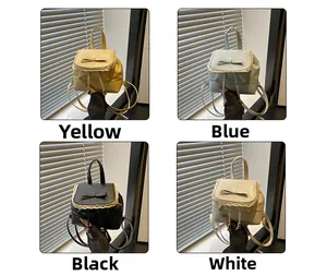 Collage montrant des sacs à dos de style ballet en jaune, bleu, noir et blanc