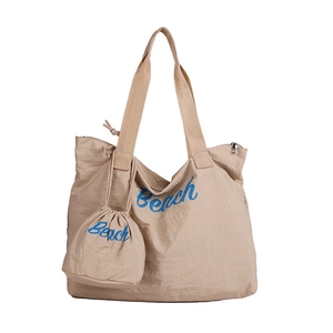 Sac fourre-tout minimaliste en nylon beige avec broderie Beach bleue et mini pochette