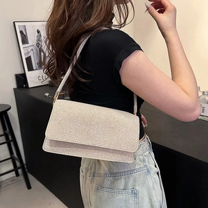 Pochette enveloppe à paillettes champagne doré avec bandoulière chaîne pour soirée