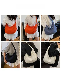 Collage de sacs en nylon orange, bleu, noir et beige portés par des modèles