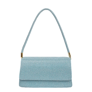 Pochette enveloppe bleu clair pailletée avec chaîne et accessoires dorés