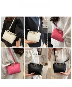 Vues détaillées de sacs à main structurés en blanc, rose et noir avec grain de litchi