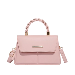 Sac Kelly minimaliste en cuir PU rose clair avec poignée tressée et détails dorés