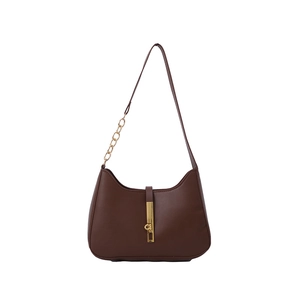 Sac sous le bras minimaliste en cuir PU marron foncé avec boucle dorée et chaîne