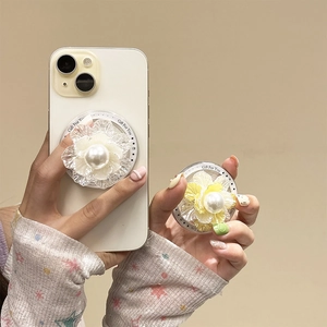 Détail du support téléphone fleur avec perle et texte Gift For You imprimé