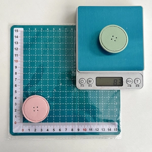 Close-up of pink and green leather-textured phone stands showing size and 8.3g weight