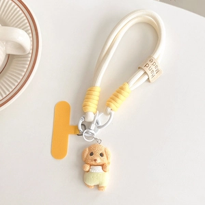 Détail de dragonne de téléphone tissée à la main avec pendentif ourson et fermoir
