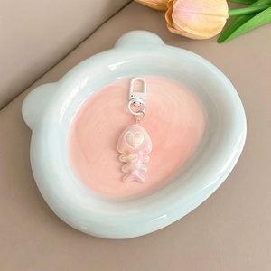 Pink heart fishbone pendant with Love text in a blue bear dish with tulips