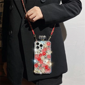 Luxus iPhone Hülle im Parfümflaschen-Design mit roten Rosen, Strass und Umhängekette