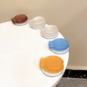 Cute laser fish-shaped magnetic phone grip available in five pastel matte colors